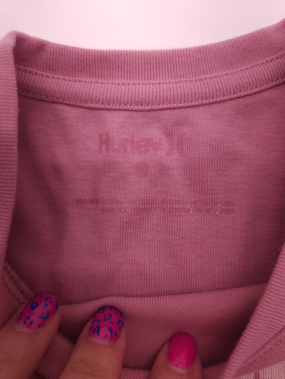 Hurley Surf Co Since 1999 Womens XS Pink Graphic Baby Tee Y2K See Measurements - Picture 3 of 5